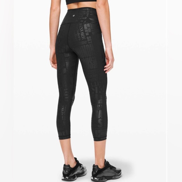 Rare Lululemon Wunder Under High-Rise Crop 23” 20YR Manifesto Foil Black Size 8 - Picture 1 of 9